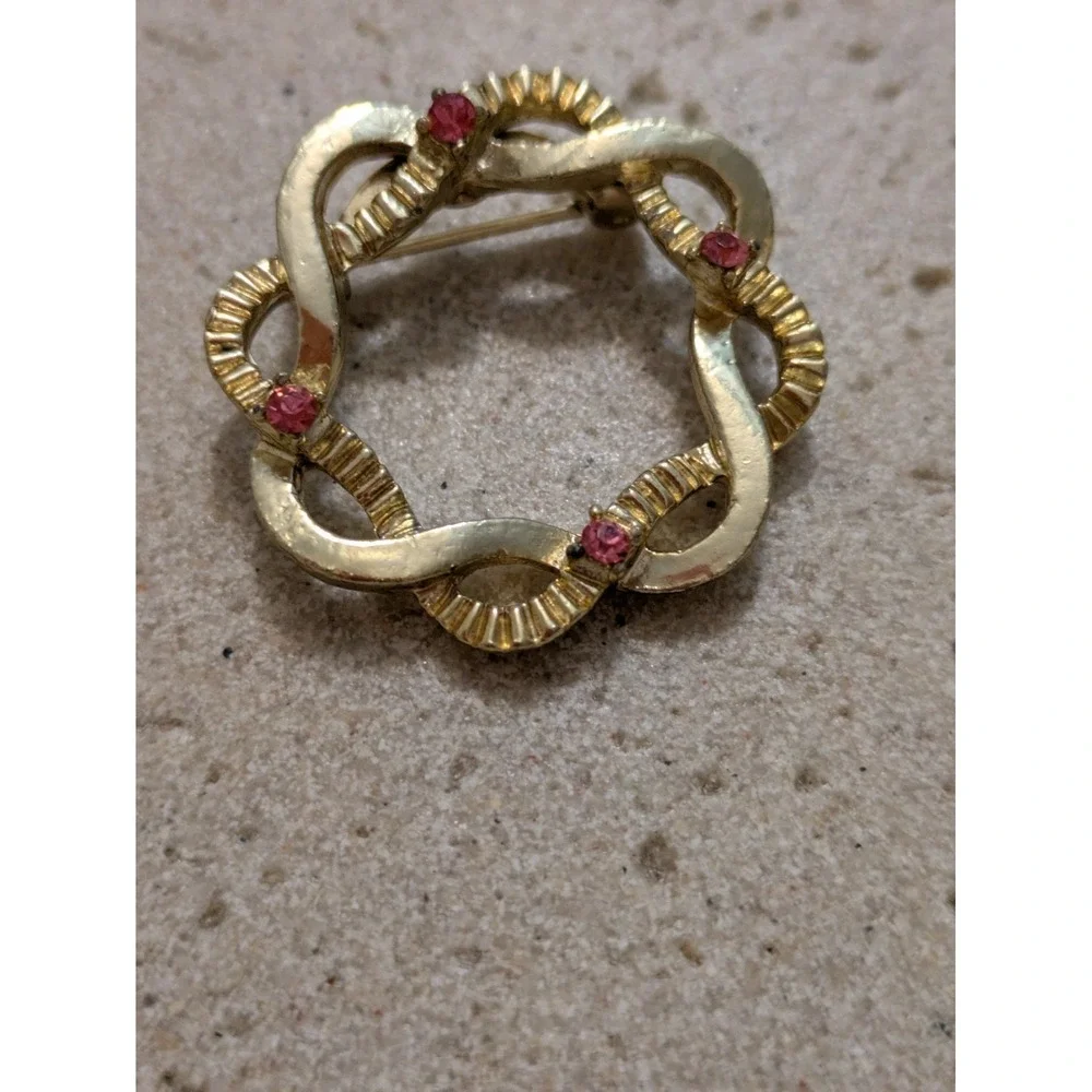 Vintage Infinity Brooch In Gold Tone With Pink Rhinestones Round Romantic
